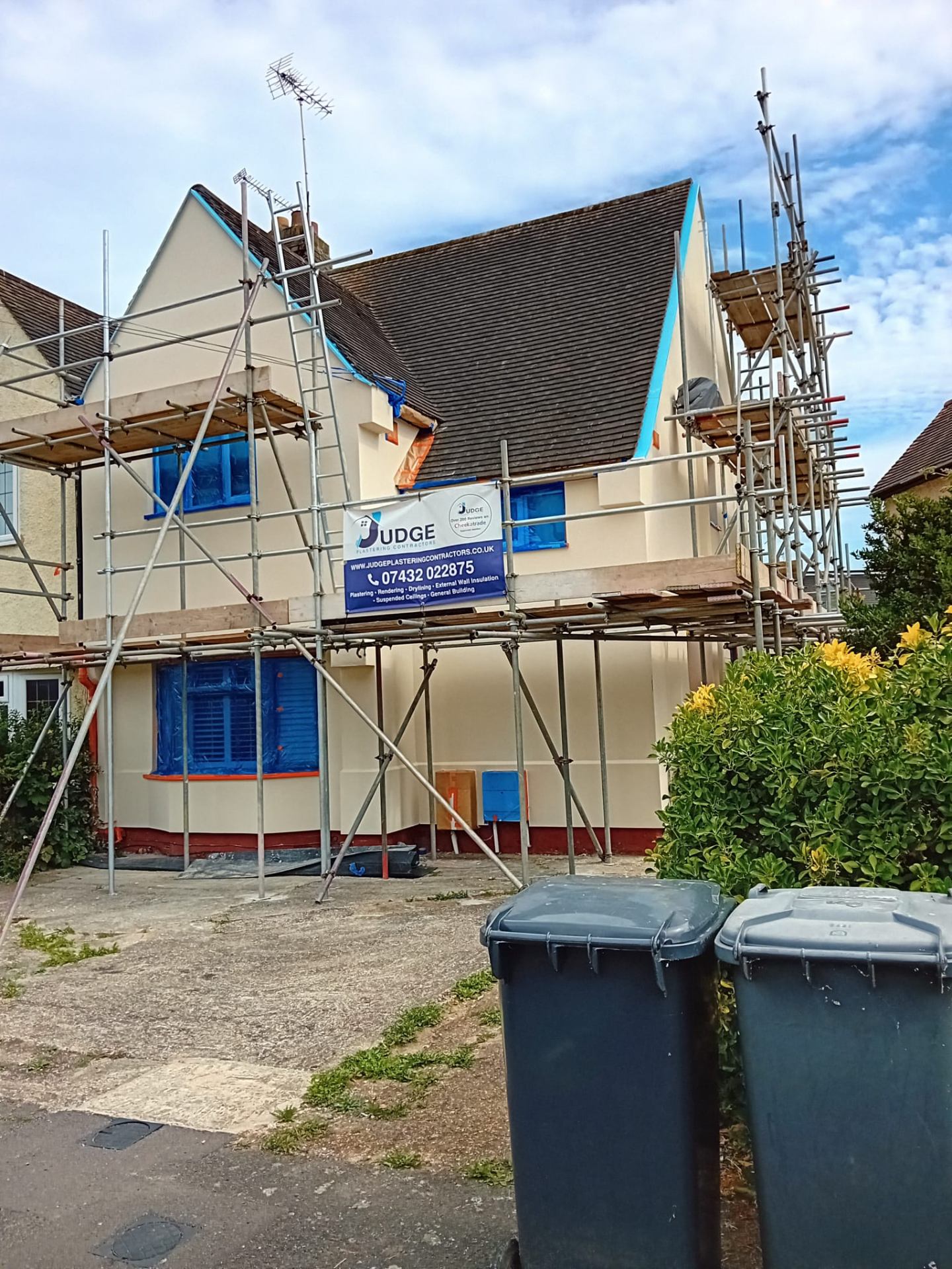 Judge Plastering Contractors working on a residential rendering project in London